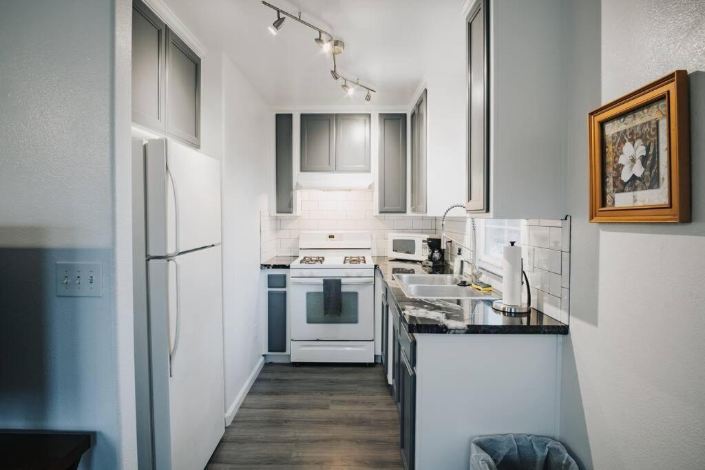 Gorgeous Upstairs Studio With Patio And Laundry Chico Exteriör bild