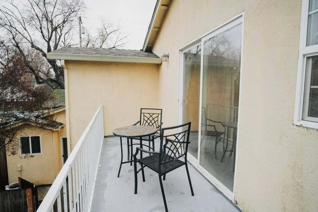 Gorgeous Upstairs Studio With Patio And Laundry Chico Exteriör bild