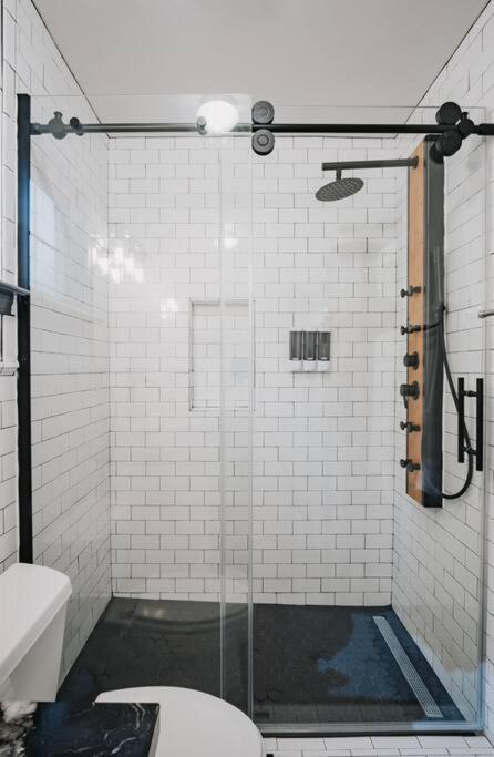 Gorgeous Upstairs Studio With Patio And Laundry Chico Exteriör bild